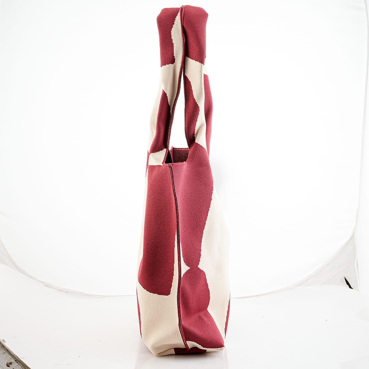 La Marey Red Knitting Tote Bag image number 1