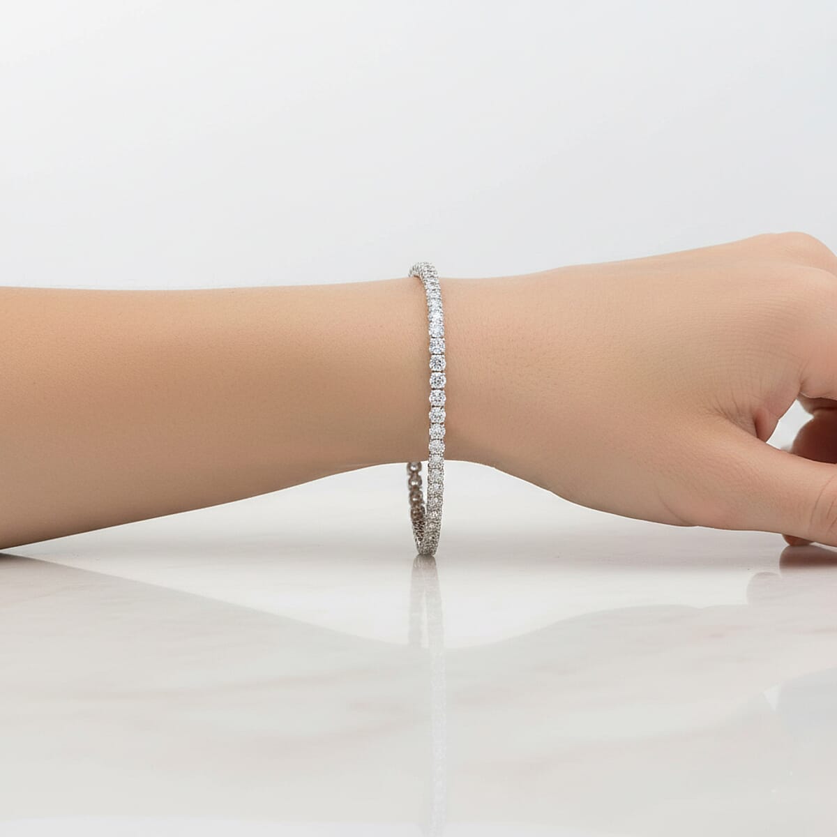 NY Closeout Deal Diamond 0.40 ctw Bracelet in Sterling Silve (7.00 In)  image number 2