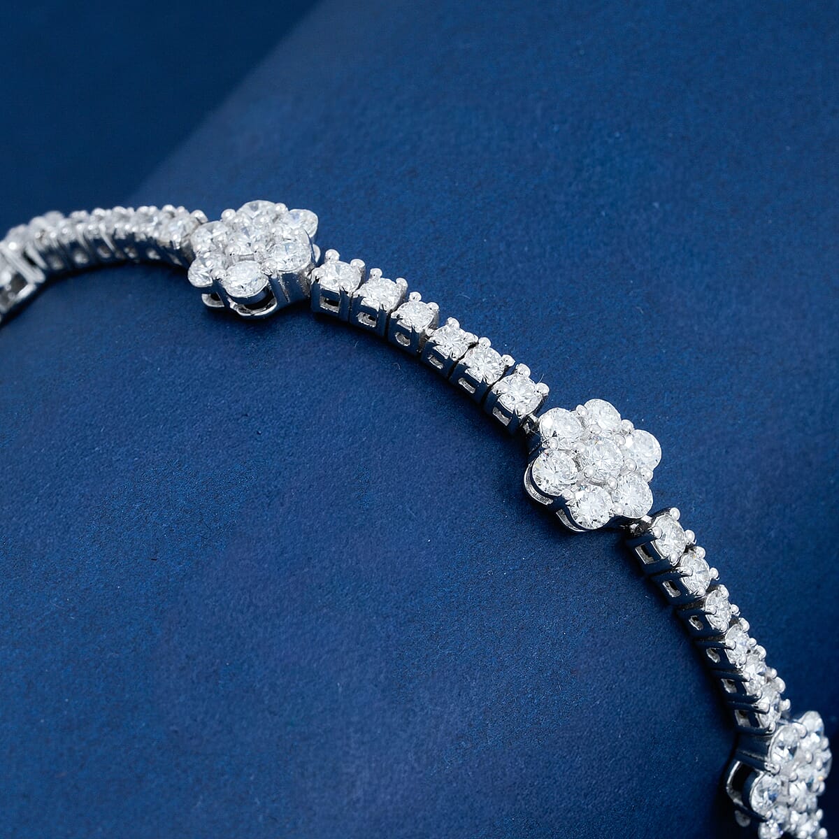 Luxuriant Lab Grown Diamond G SI 6.00 ctw Bracelet in Sterling Silve (7.50 In)  image number 1