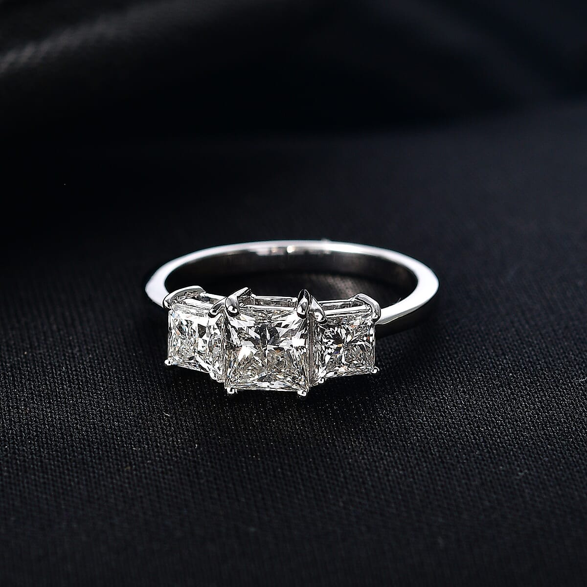 Luxuriant Lab Grown Diamond E-F VS 2.00 ctw Ring in 10K White Gold (Size 8.0) image number 1