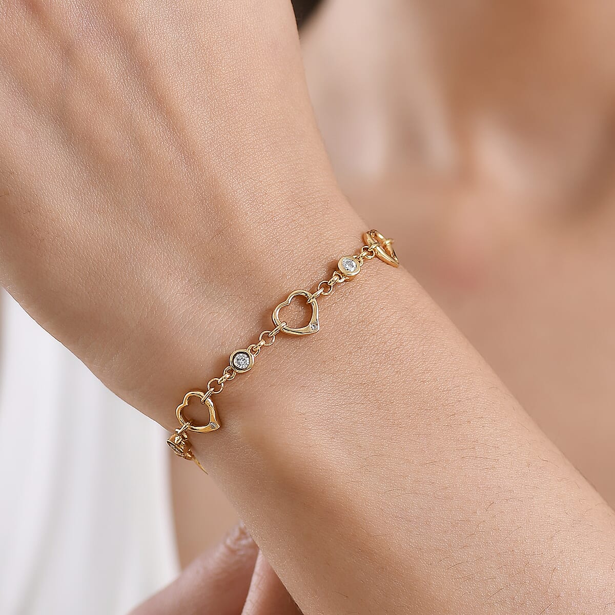 EverTrue Moissanite 0.75 ctw Forever Linked Hearts Bracelet in 18K YG Plat (7.25 In)  image number 2