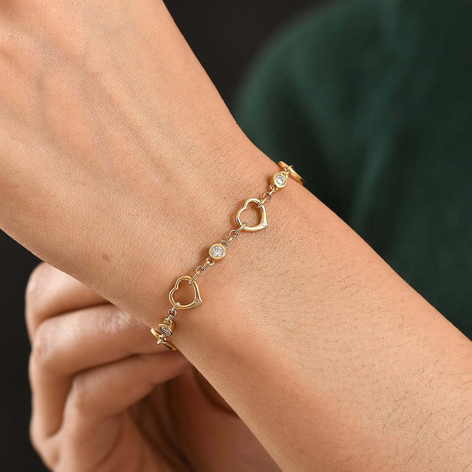 EverTrue Moissanite 0.75 ctw Forever Linked Hearts Bracelet in 18K YG Plated (8.00 In)