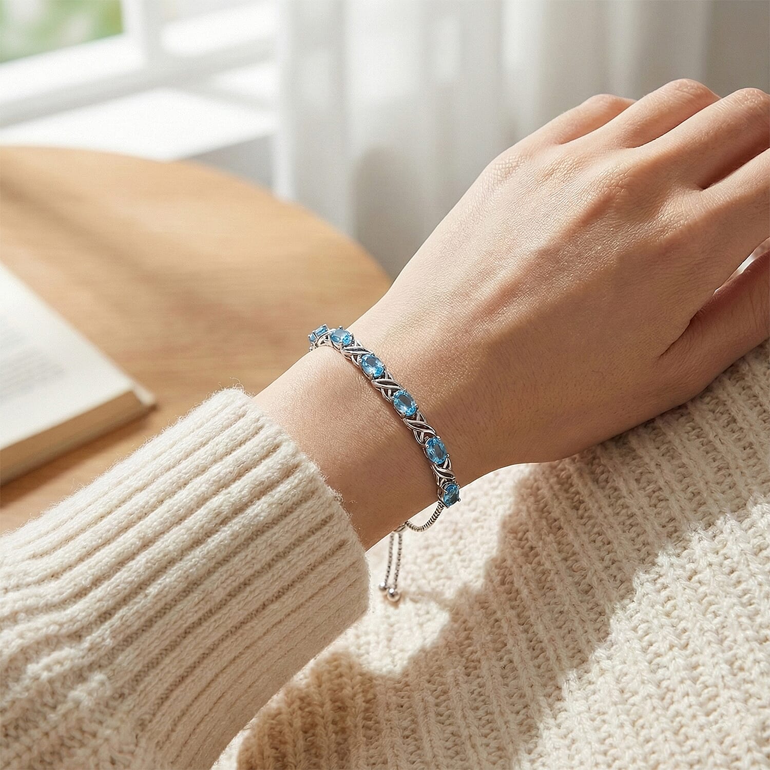 Blue Topaz 2.40 ctw Bracelet in Sterling Silver (7.00-9.00In)
