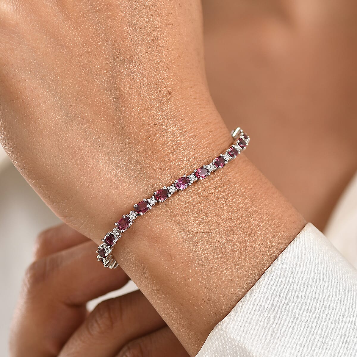 Premium Malawi Magenta Garnet and Luxuriant Lab Grown Diamond G-H SI 8.00 ctw Moonlit Line Bracelet in Rhodium Over Sterling Silver (8.00 In) image number 2