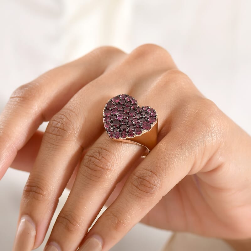 D'Joy Premium Malawi Magenta Garnet 4.50 ctw Twilight Romance Ring in 18K Vermeil Rose Gold Over Sterling Silver (Size 6.0)