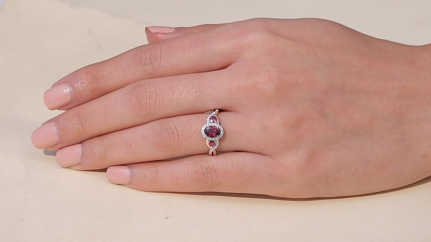 D'Joy Premium Malawi Magenta Garnet, Moissanite Ring in 18K Vermeil RG Over Sterling Silver (Size 5.0) 1.50 ctw