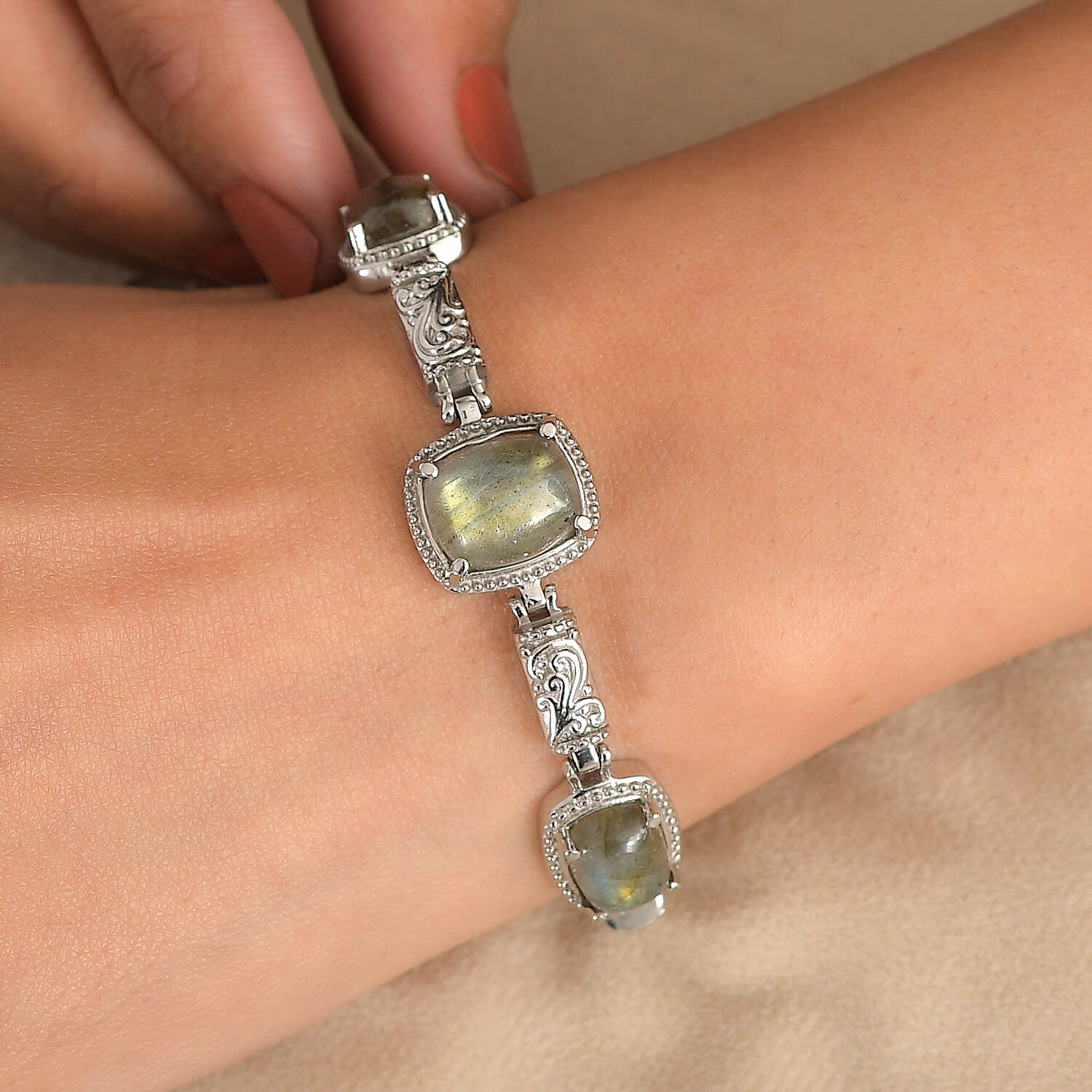 EverTrue Malagasy Labradorite 14.10 ctw Fancy Bracelet in Stainless Steel (7.00 In)