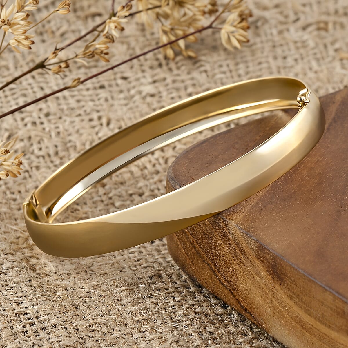 Luxoro 10K Yellow Gold Bangle Bracelet (7.25 In) 5.25 Grams image number 1