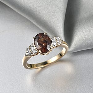 Luxoro AAA Madagascar Color Change Garnet and Diamond I2 2.50 ctw Ring in 10K Yellow Gold (Size 6.0)