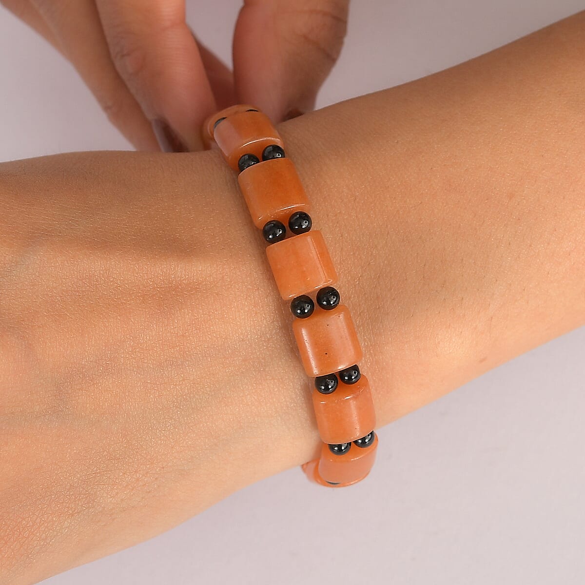 Red Aventurine and Thai Black Spinel 102.00 ctw Beaded Stretch Bracelet image number 2