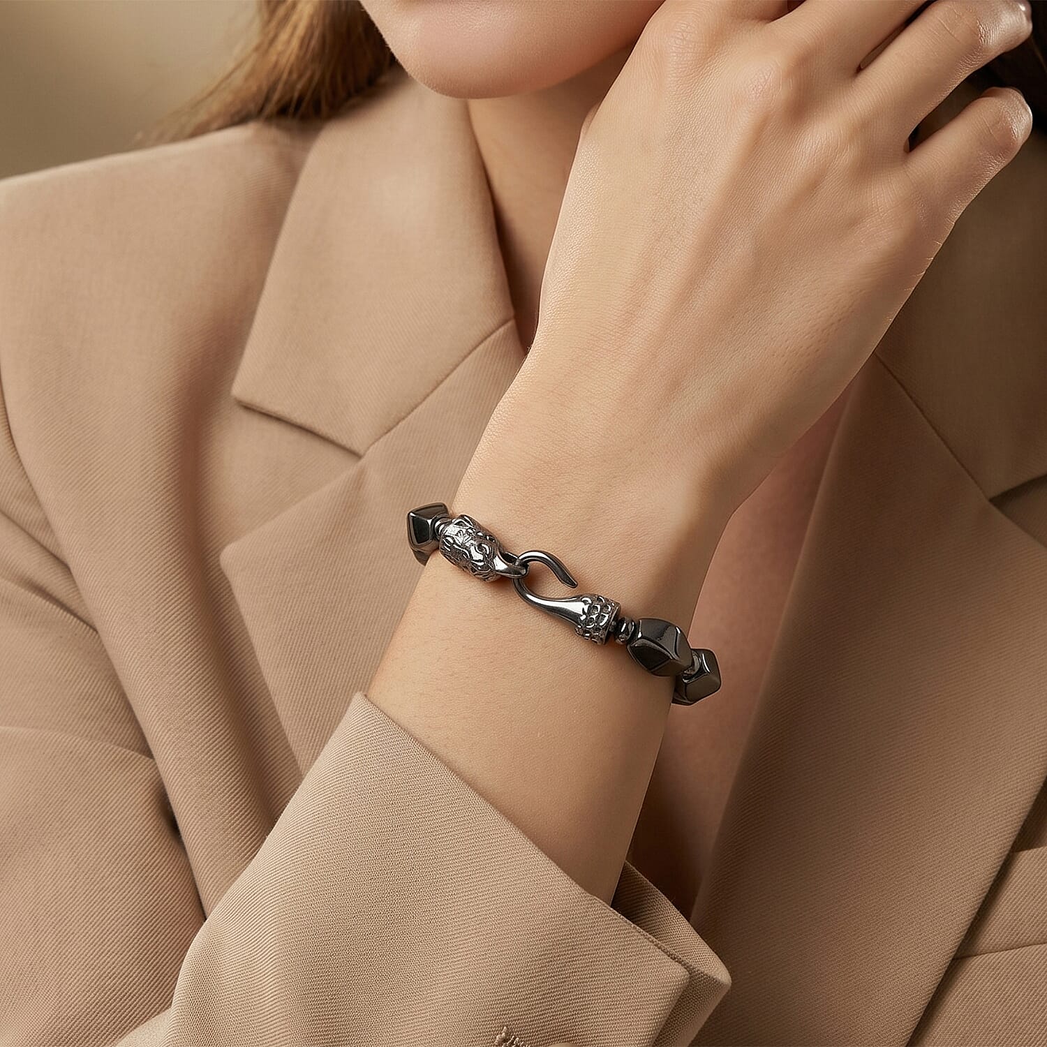 Terahertz 85.00 ctw Twisted Beaded Bracelet with Eagle Lock in Stainless Steel (7.50 In)