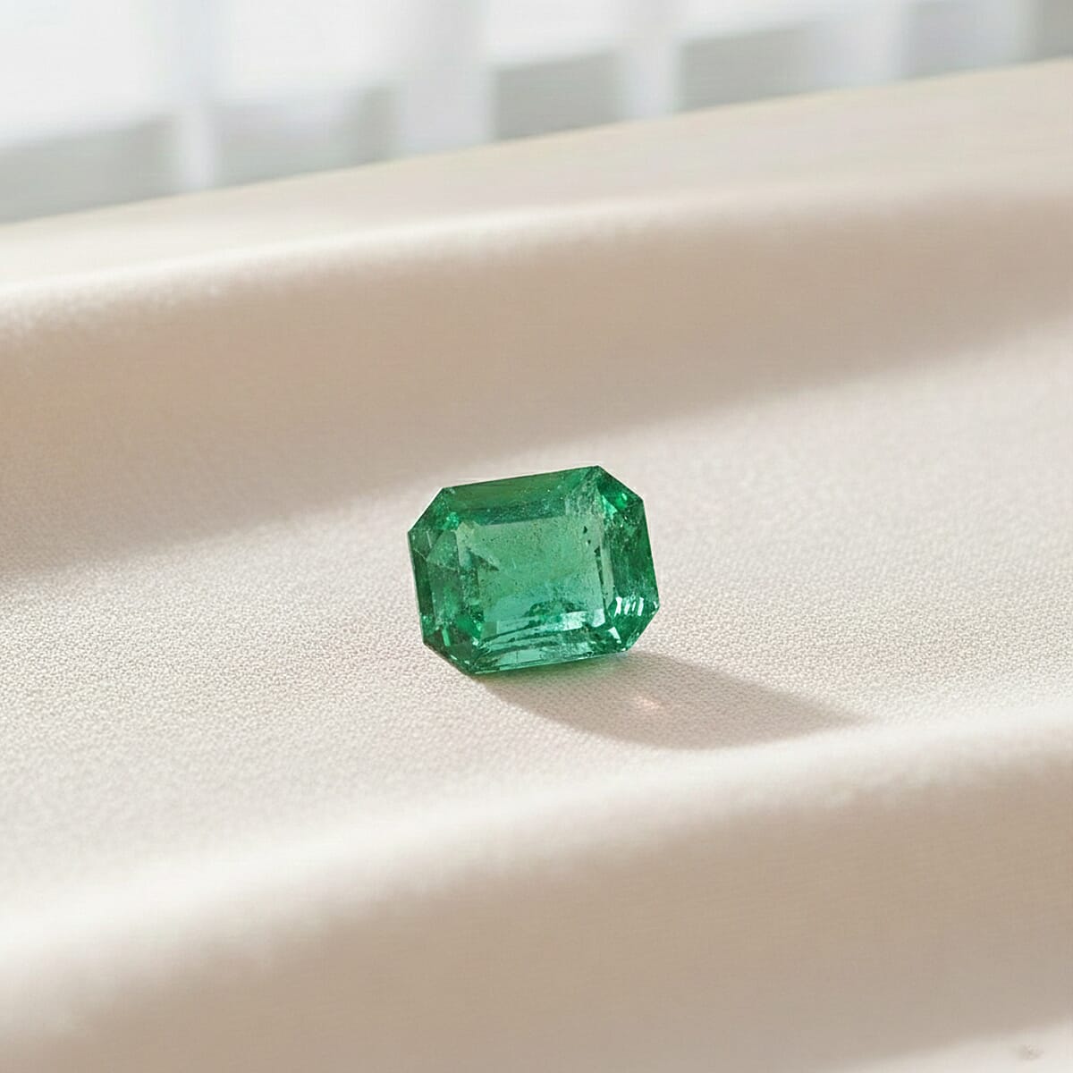 AAAA Kagem Zambian Emerald (Oct Free Size) 2.00 ctw image number 1
