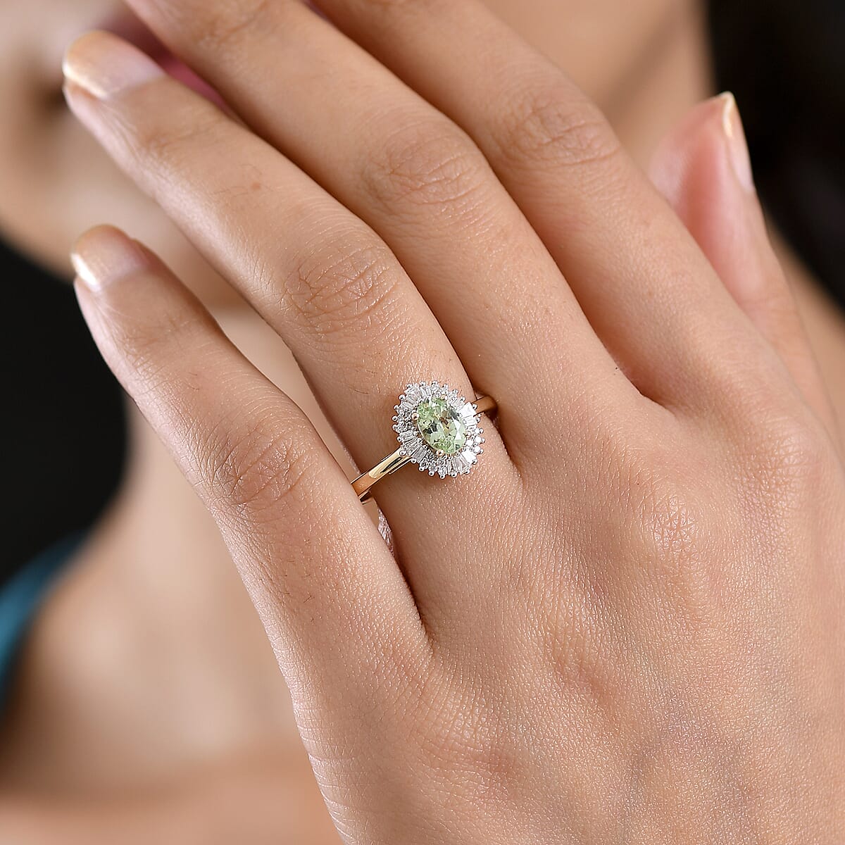 Luxoro Premium Tanzanian Mint Garnet and Diamond I2 1.10 ctw Light Burst Ring in 10K Yellow Gold (Size 6.0) image number 2