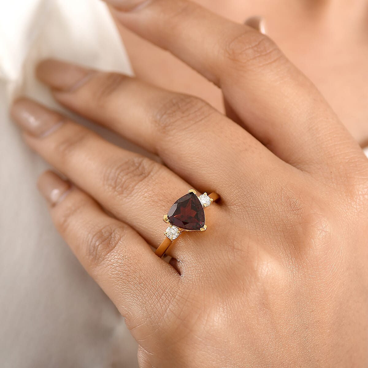 D'Joy Premium Mozambique Garnet and Moissanite 2.80 ctw Soulfire Solitaire Ring in 18K Vermeil Yellow Gold Over Sterling Silver (Size 9.0) image number 2