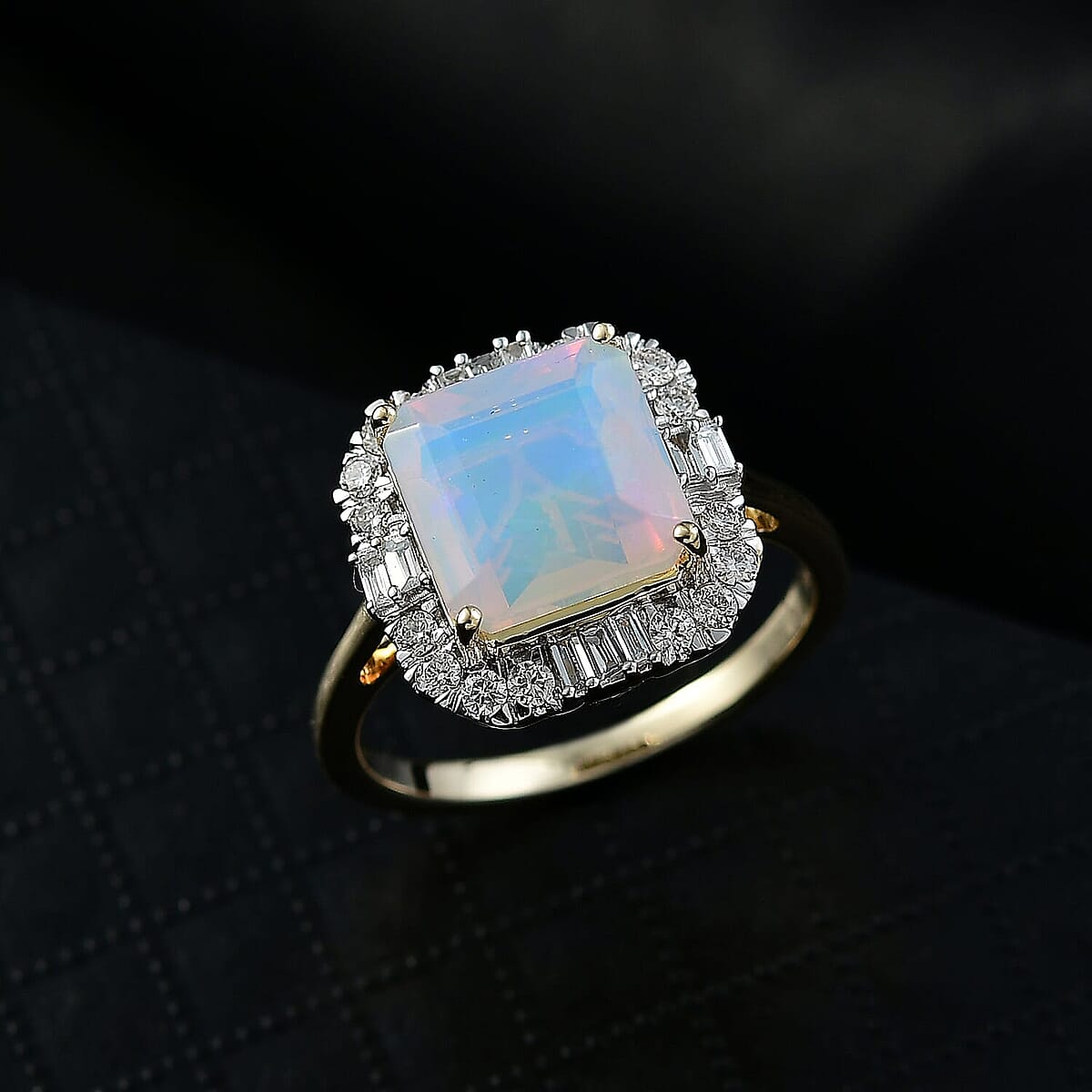 Doorbuster Certified & Appraised AAA Ethiopian Welo Opal and Luxuriant Diamond G-H SI 3.30 ctw Ring in 10K Yellow Gold (Size 6.5) image number 1