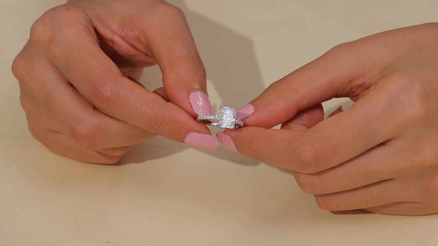 D'Joy Moissanite 2.60 ctw Ring in Rhodium Over Sterling Silver (Size 6.5)