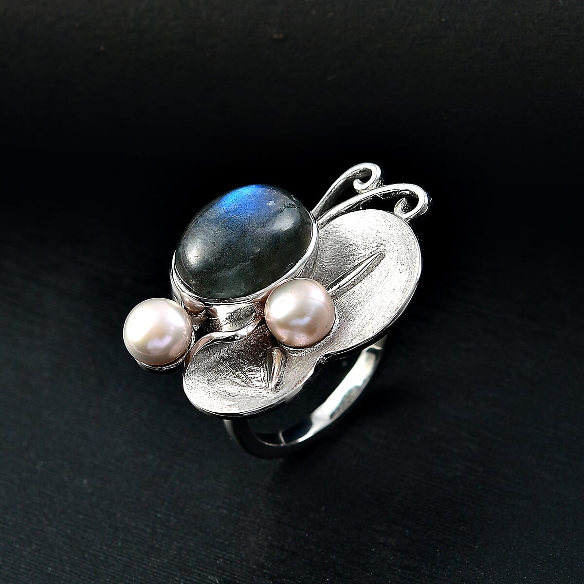 AAA Malagasy Labradorite and White Pearl 7.00 ctw Ring in Rhodium Over Sterling Silver (Size 8.0) image number 1