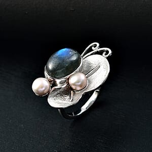 AAA Malagasy Labradorite and White Pearl 7.00 ctw Ring in Rhodium Over Sterling Silver (Size 8.0)