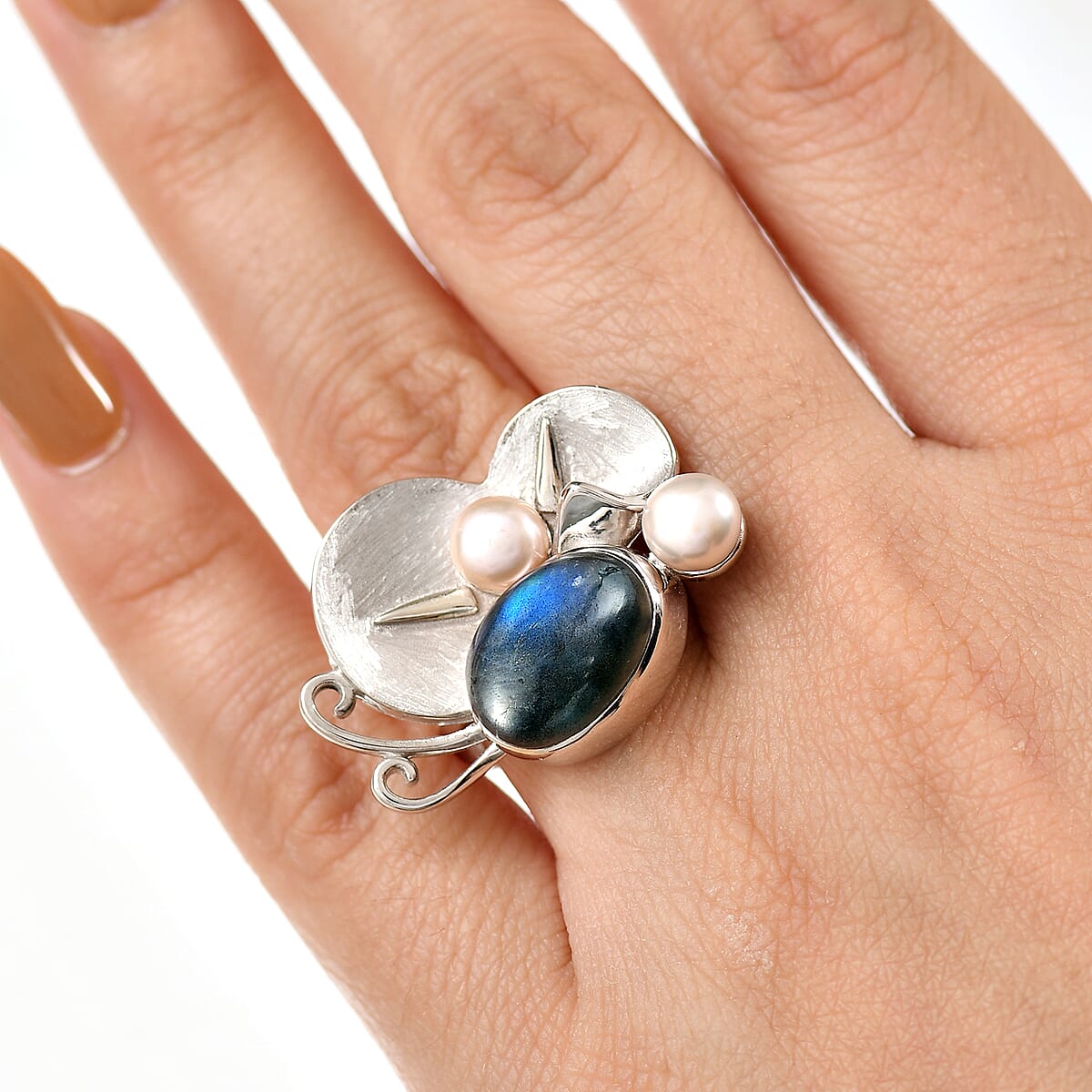 AAA Malagasy Labradorite and White Pearl 7.00 ctw Ring in Rhodium Over Sterling Silver (Size 8.0) image number 1