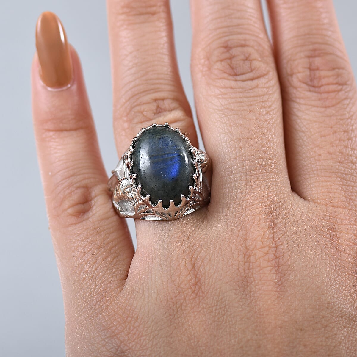 AAA Malagasy Labradorite 13.25 ctw Solitaire Ring in Rhodium Over Sterling Silver (Size 8.0) image number 2