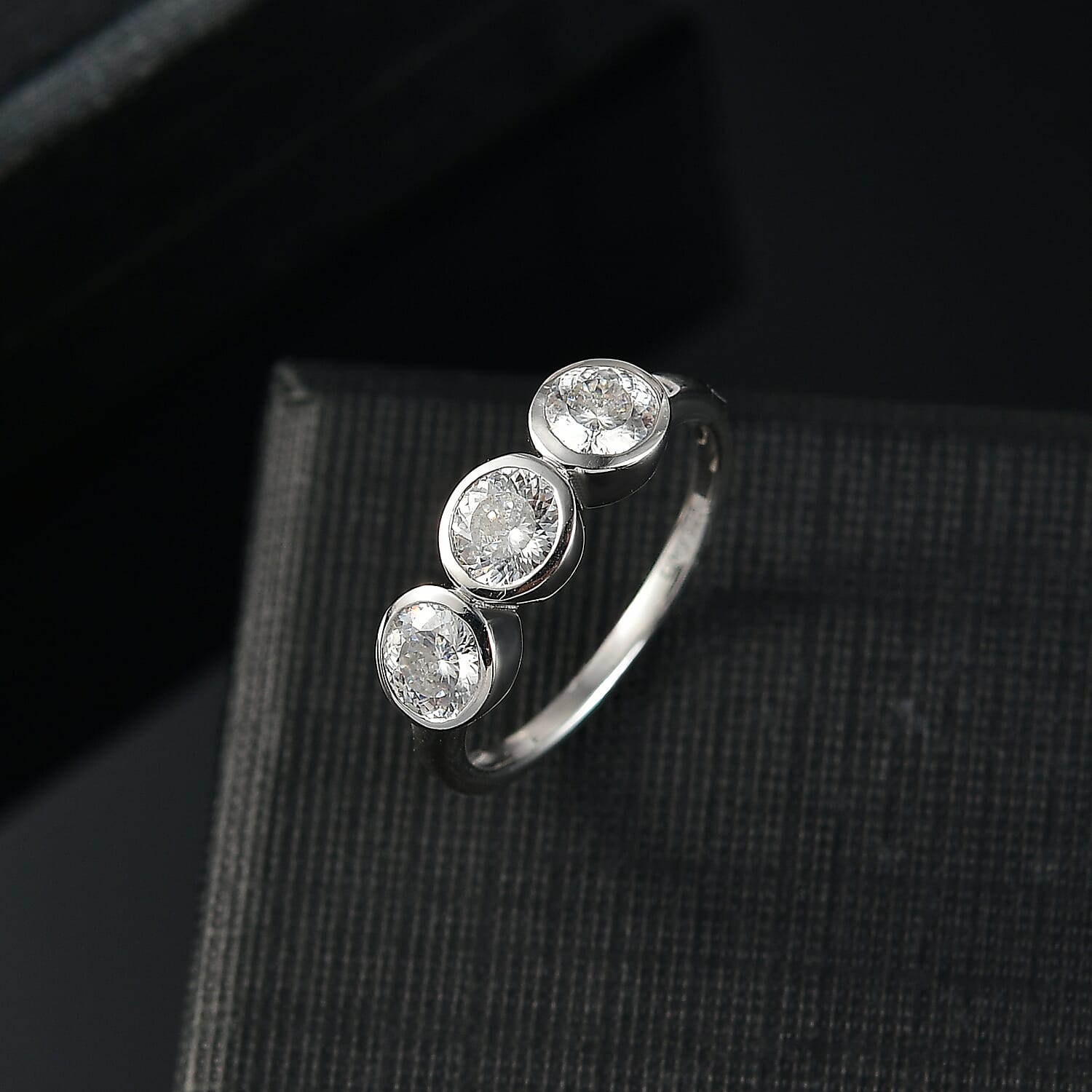 D'Joy 100 Facet Moissanite 1.35 ctw Ring in Rhodium Over Sterling Silver (Size 8.0)