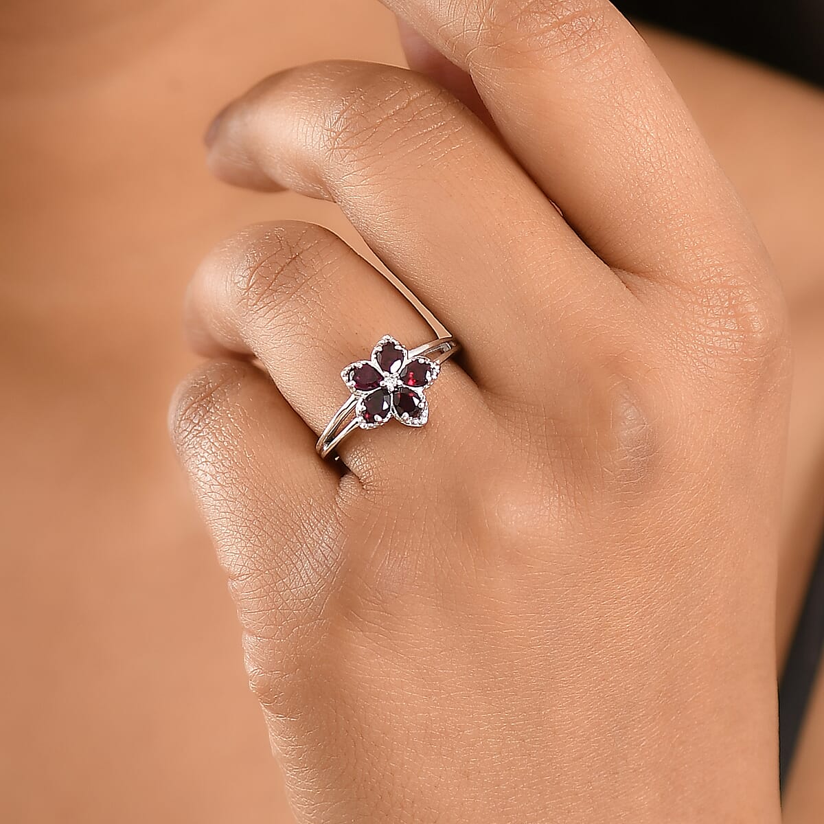 D'Joy Premium Anthill Garnet and Moissanite 1.15 ctw Flower Ring in Rhodium Over Sterling Silver (Size 10.0) image number 2