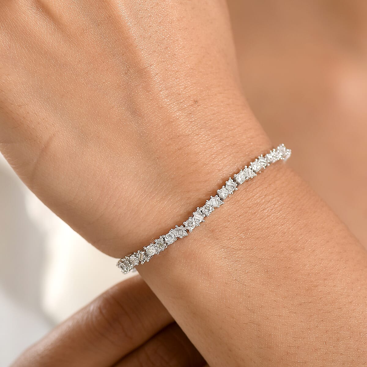 Luxuriant Lab Grown Diamond G-H SI 2.75 ctw Romanesque Line Bracelet in Rhodium Over Sterling Silver (7.25 In) image number 2