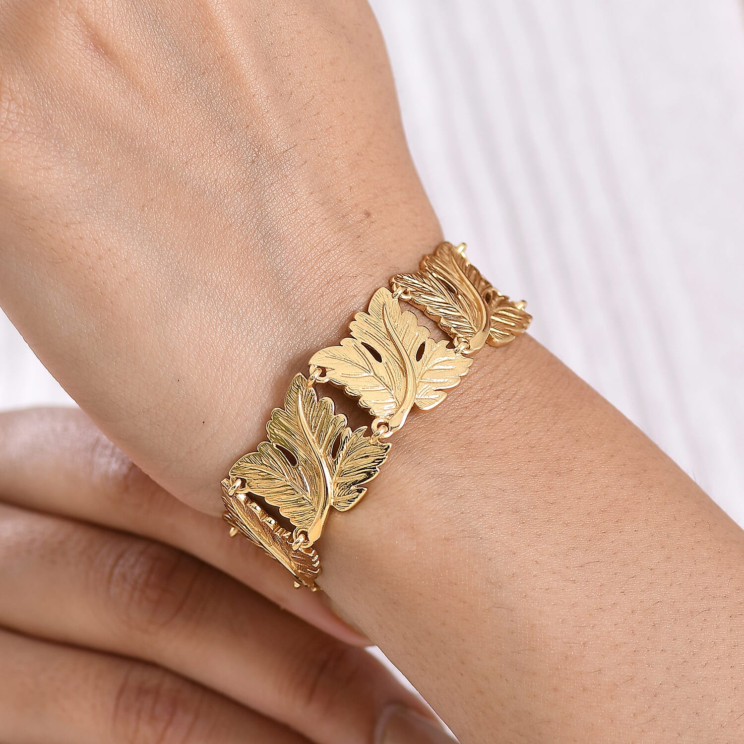 EverTrue Bronzella Collection Golden Laurel Leaf Bracelet in 18K YG Plated Bronze (7.50 In)