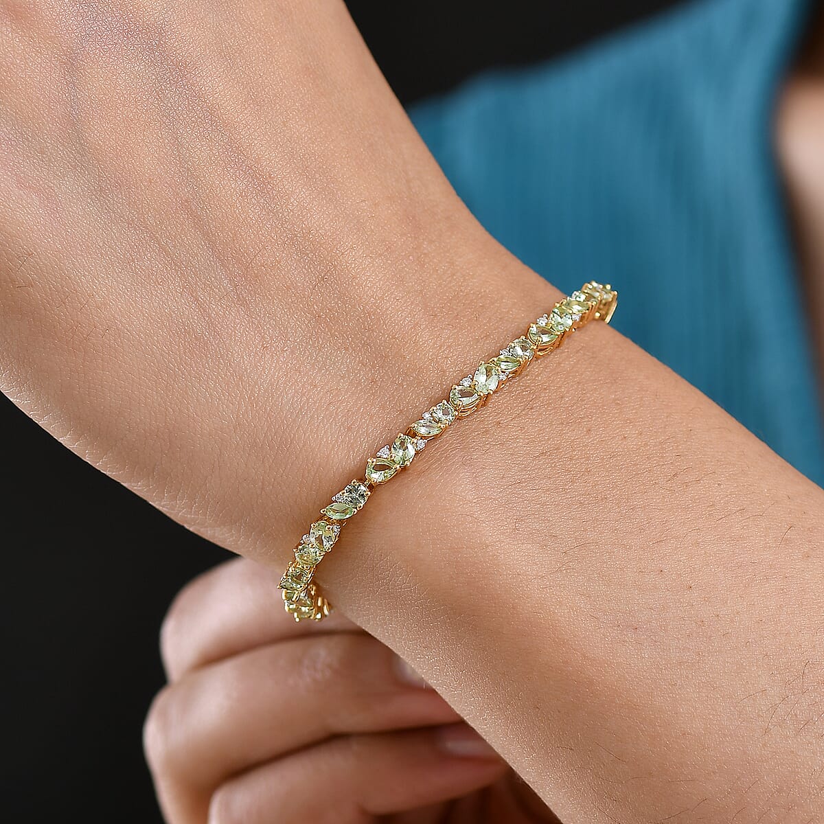 D'Joy Premium Tanzanian Mint Garnet and Moissanite 6.40 ctw Leaf Link Bracelet in 18K Vermeil Yellow Gold Over Sterling Silver (6.50 In) image number 2