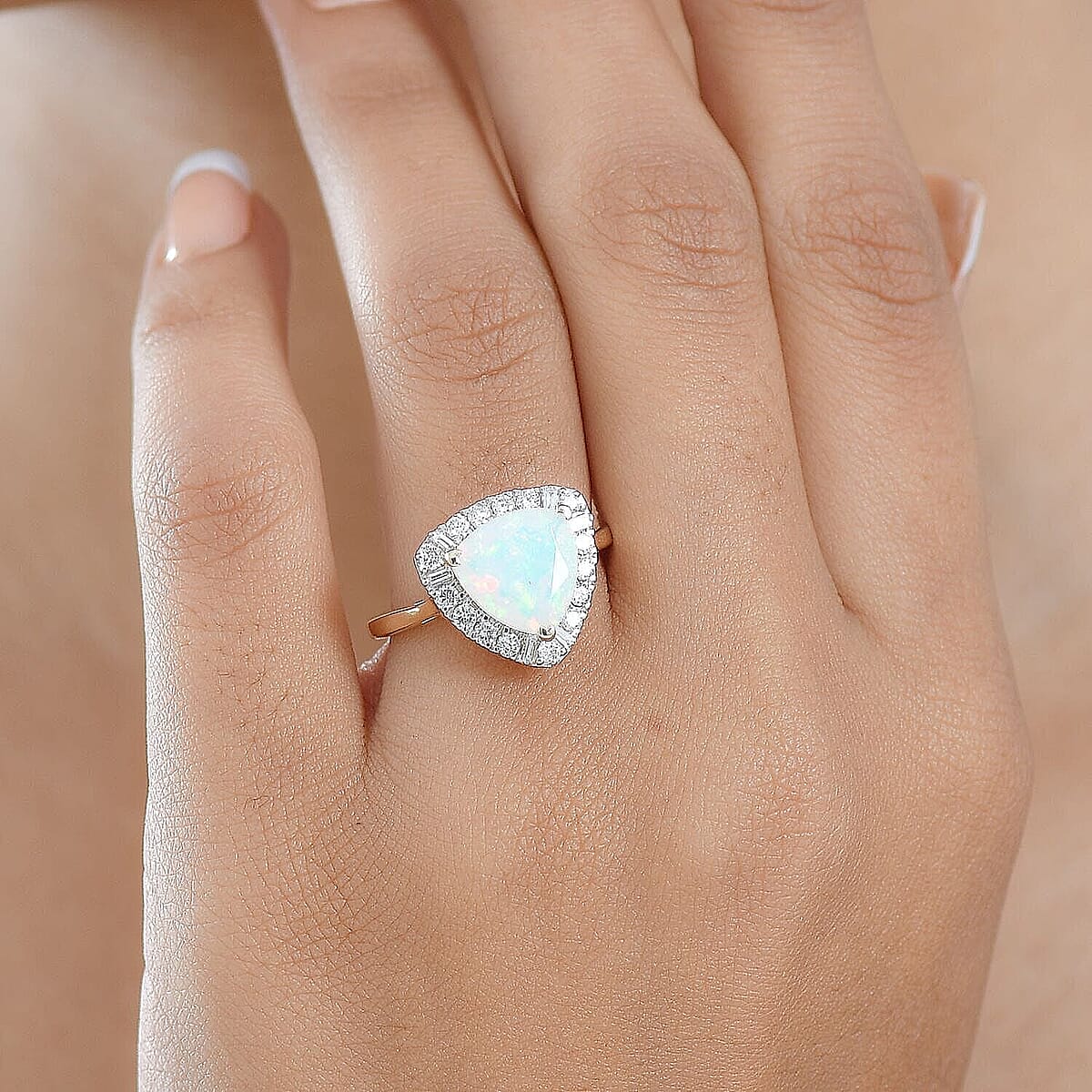 Doorbuster Certified & Appraised 10K Yellow Gold AAA Ethiopian Welo Opal, Luxuriant Diamond (G-H, SI) Ring (Size 10.0) 2.50 ctw image number 2