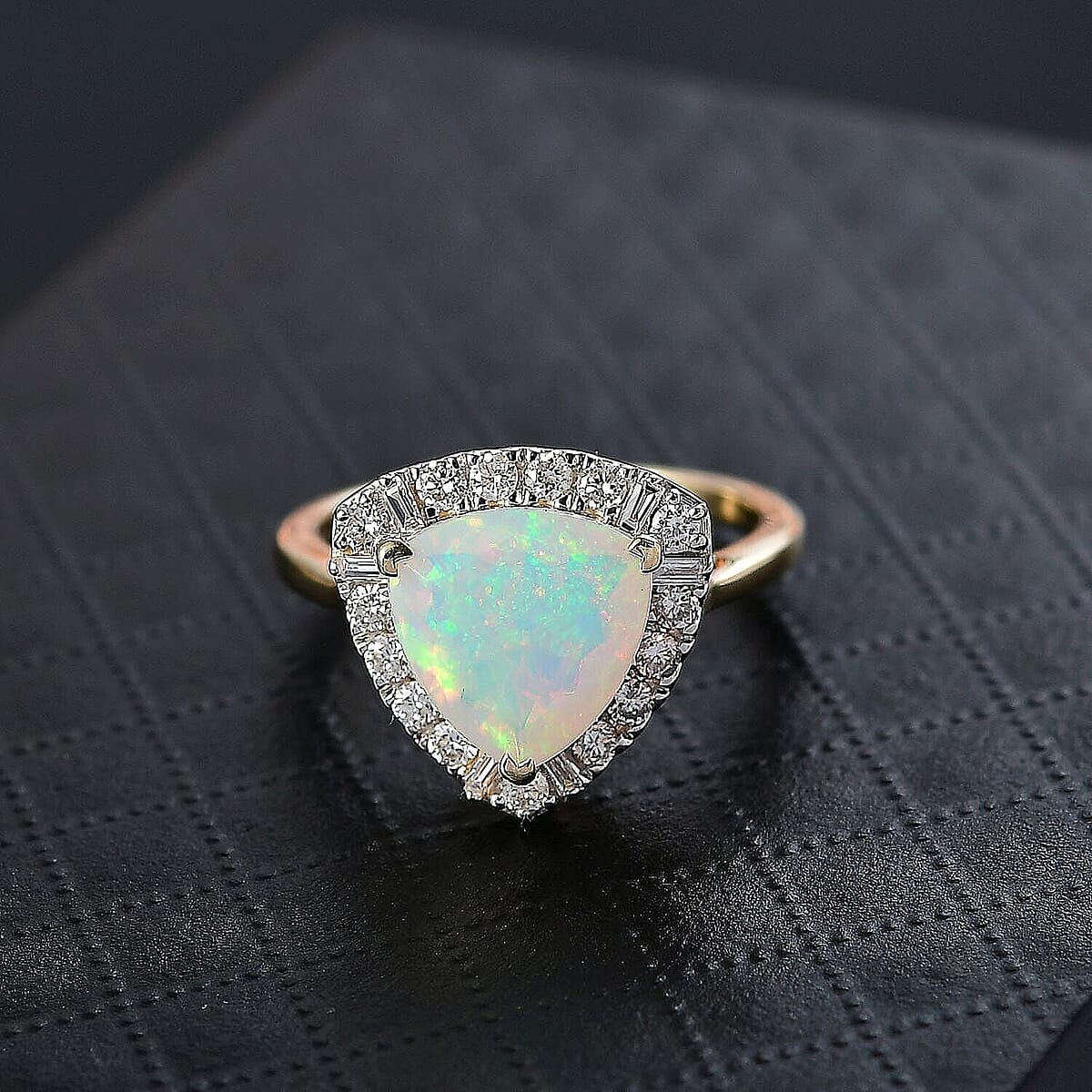 Doorbuster Certified & Appraised 10K Yellow Gold AAA Ethiopian Welo Opal, Luxuriant Diamond (G-H, SI) Ring (Size 10.0) 2.50 ctw image number 1
