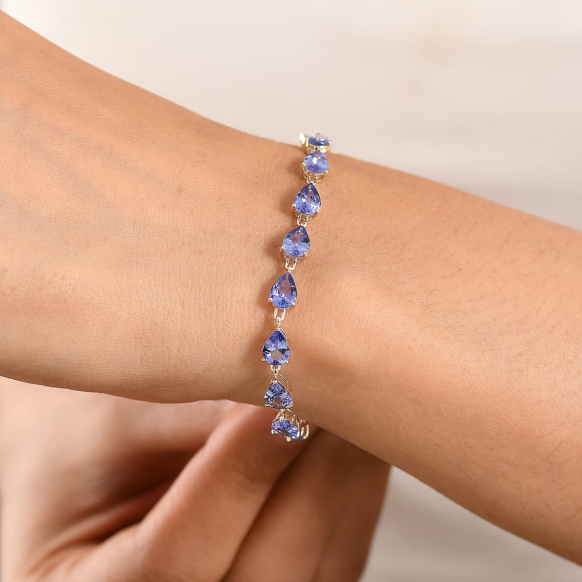 Luxoro Premium Tanzanite 11.35 ctw Bracelet in 10K Yellow Gold (7.25 In) image number 2