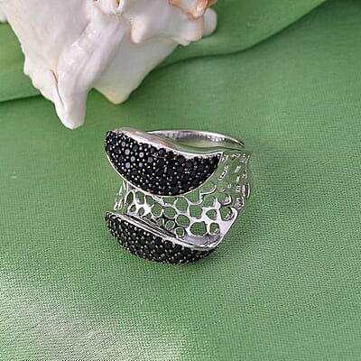 D'Joy Passport to Turkey Thai Black Spinel 1.20 ctw Ring in Rhodium Over Sterling Silver (Size 7.0)