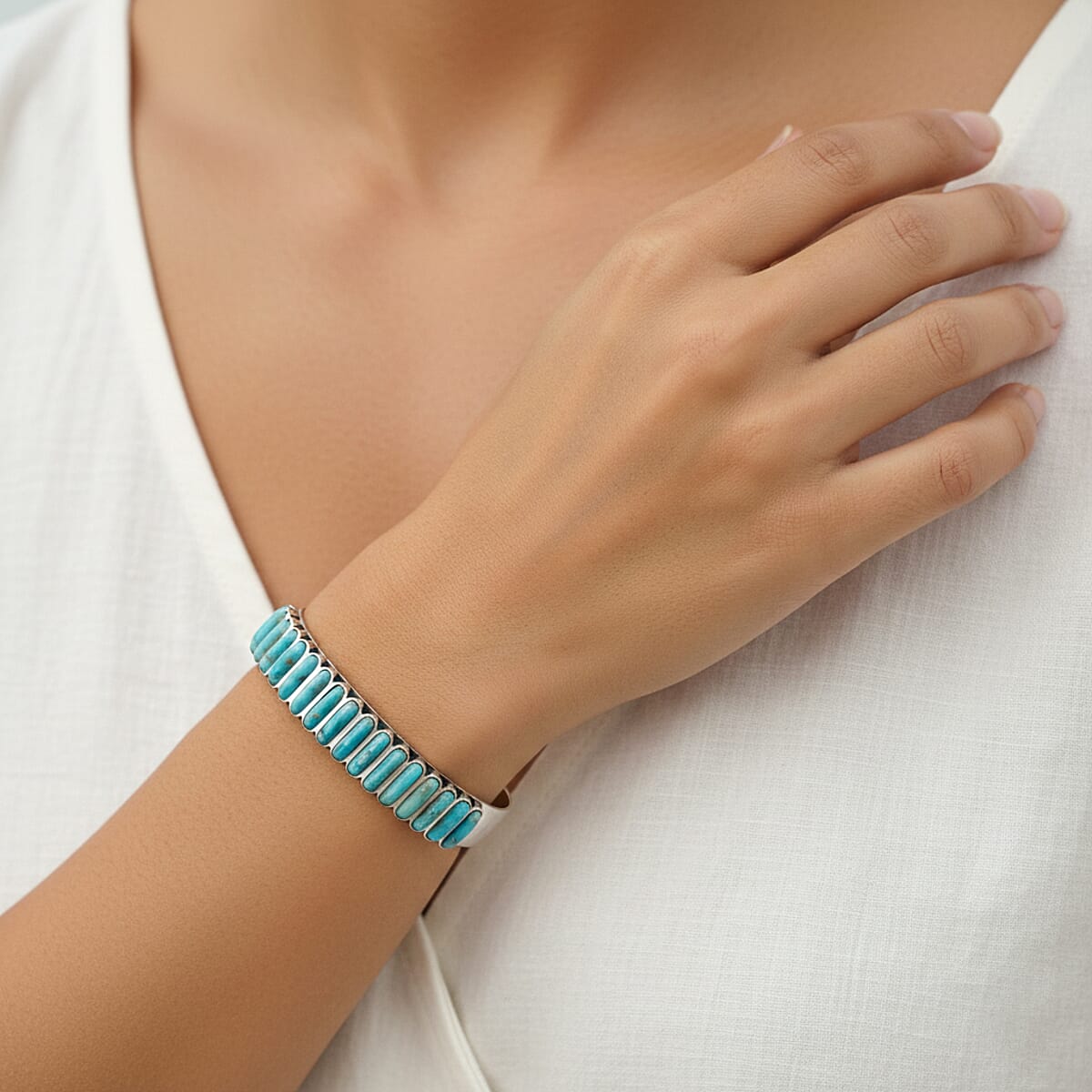 Santa Fe Style Kingman Turquoise  Bracelet in Sterling Silver (7.00 In) 24.00 ctw image number 2