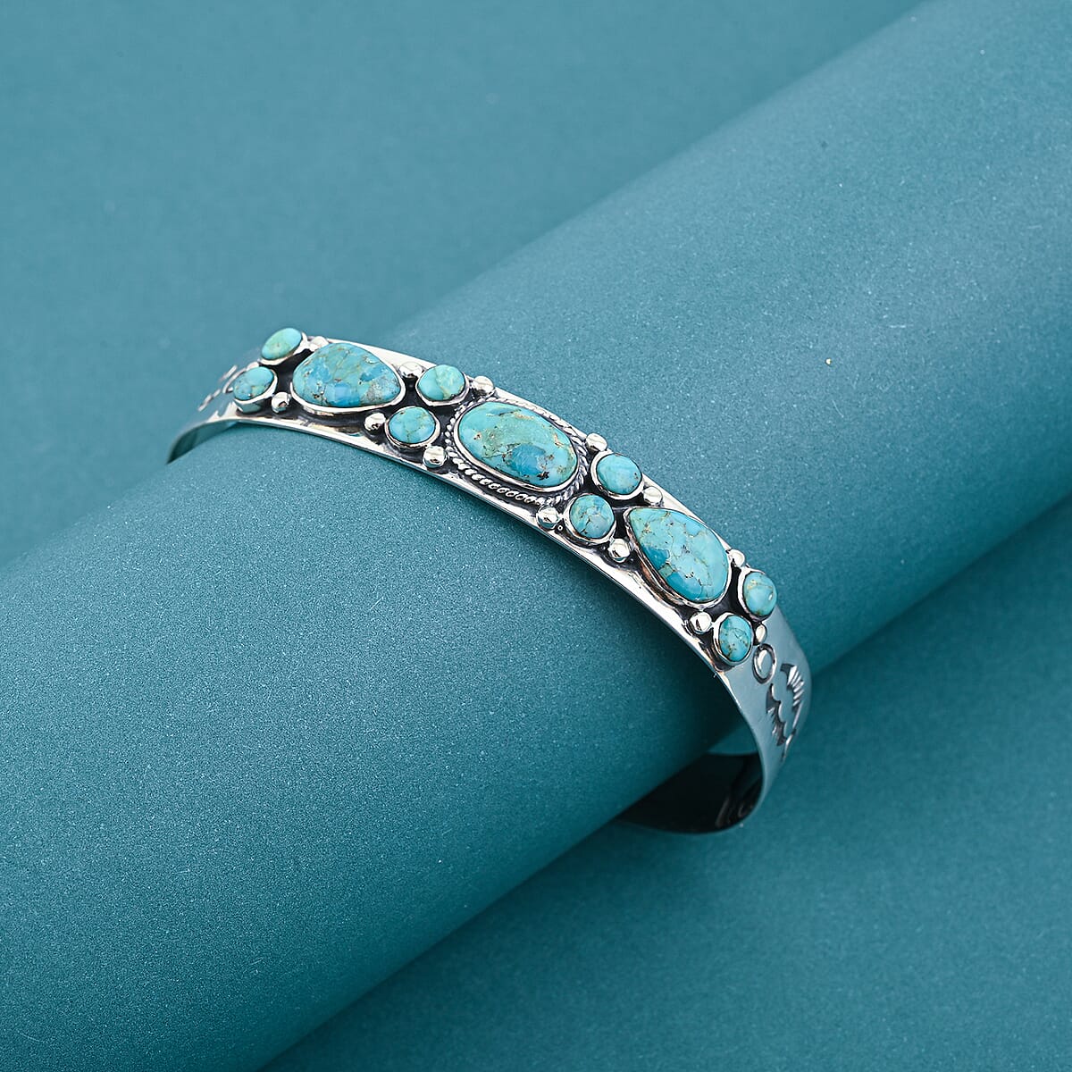 Santa Fe Style Kingman Turquoise  16 ctw Bracelet in Sterling Silver (7.00 In) image number 1