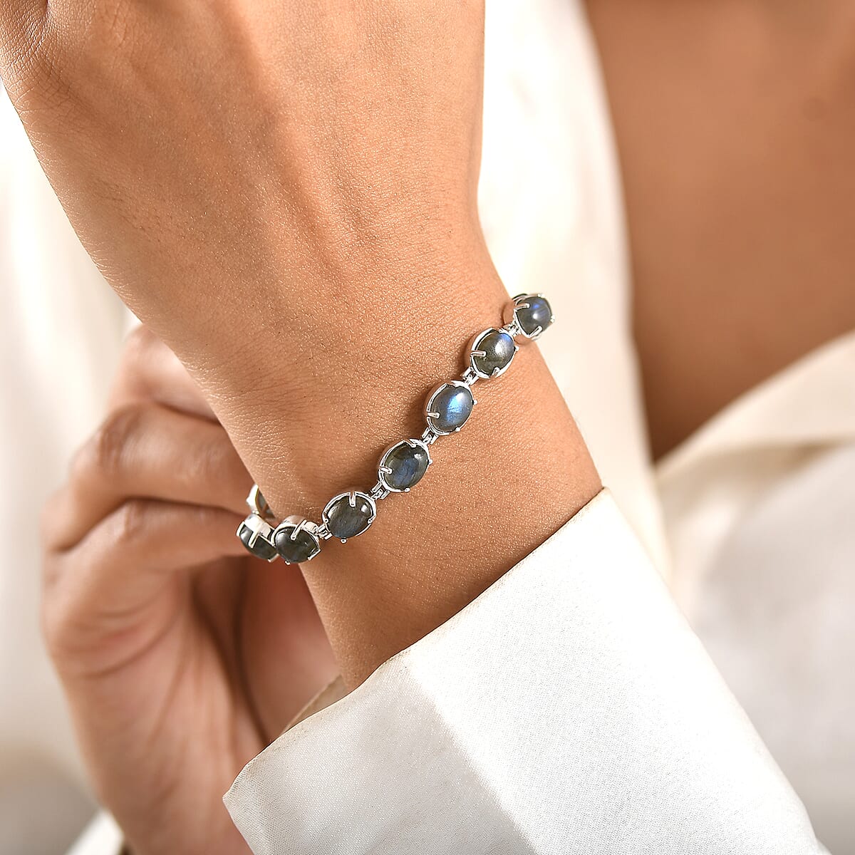 EverTrue Malagasy Labradorite 19.15 ctw Aurora Blossom Bracelet in Platinum Bond (7.25 In) (Del. in 7-10 Days) image number 2