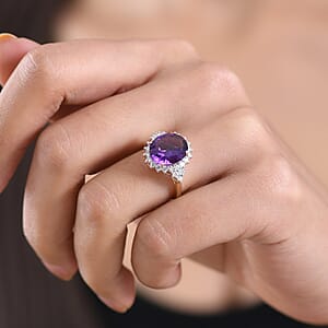 10K Yellow Gold AAA Lusaka Amethyst, Luxuriant Lab Grown Diamond (G-H, SI) (0.70 cts) Ring (Size 8.0) 4.85 ctw