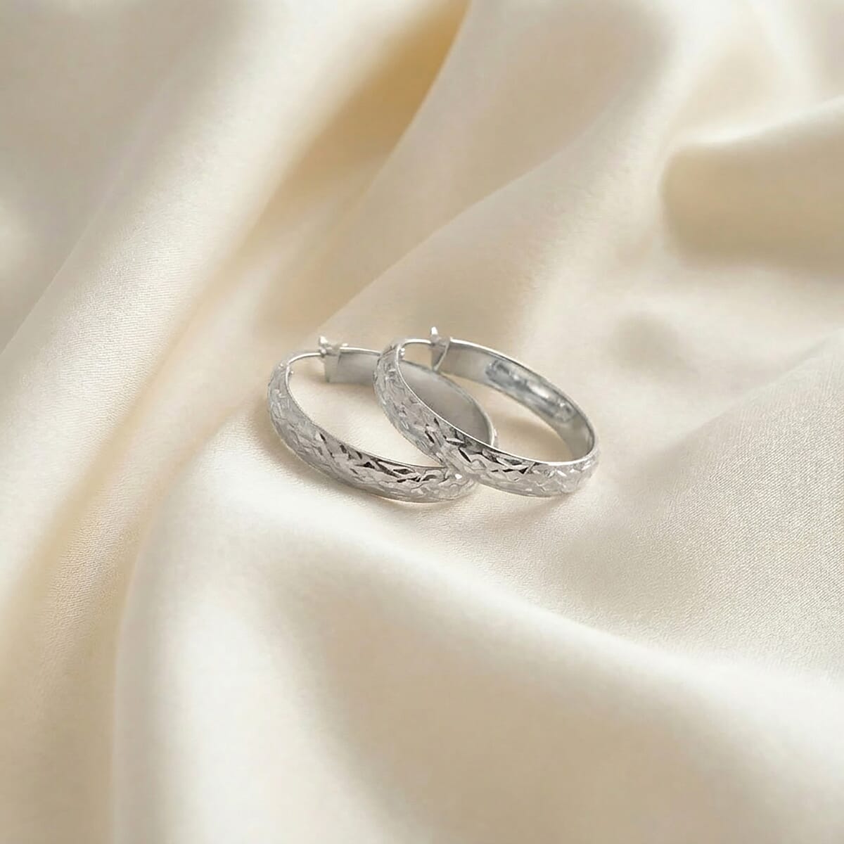 Textured Hoop Earrings in Sterling Silver (4 g) image number 1