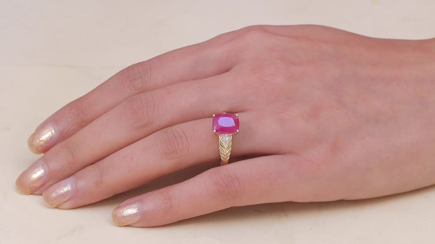Certified & Appraised 10K Yellow Gold AAA Ruby, Luxuriant Lab Grown Diamond (G-H, SI) Ring (Size 10.0) 5.90 ctw
