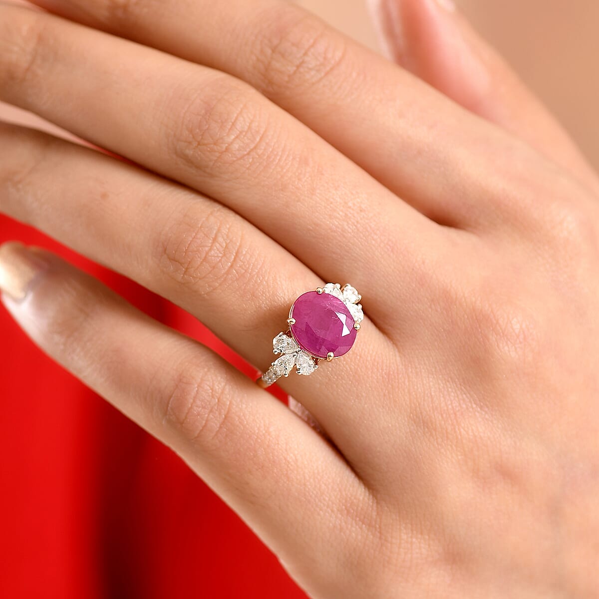 Certified & Appraised AAA Ruby and Luxuriant Lab Grown Diamond G-H SI 5.90 ctw Ring in 10K Yellow Gold (Size 7.0) image number 2