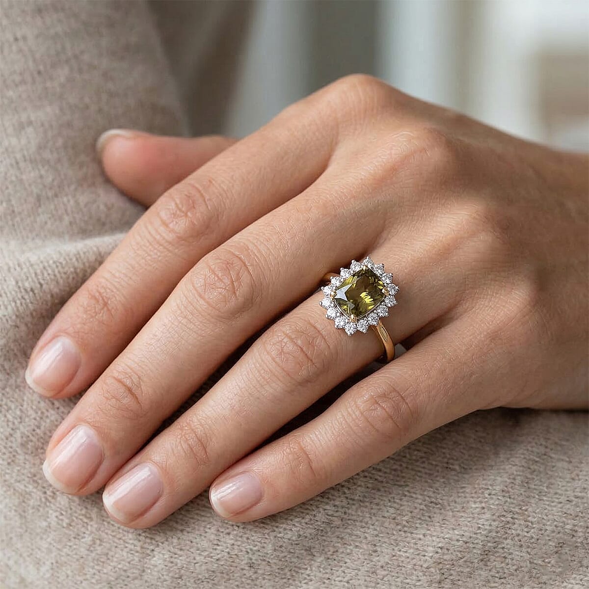 Certified & Appraised AAA Platinum Sphene and Luxuriant Lab Grown Diamond G-H SI 3.24 ctw Ring in 10K Yellow Gold (Size 6.0) image number 2