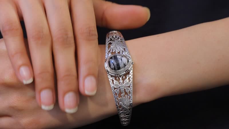 D'Joy Artisan Crafted Premium White Buffalo 8.60 ctw Cuff Bangle Bracelet in Sterling Silver (7.25 In)