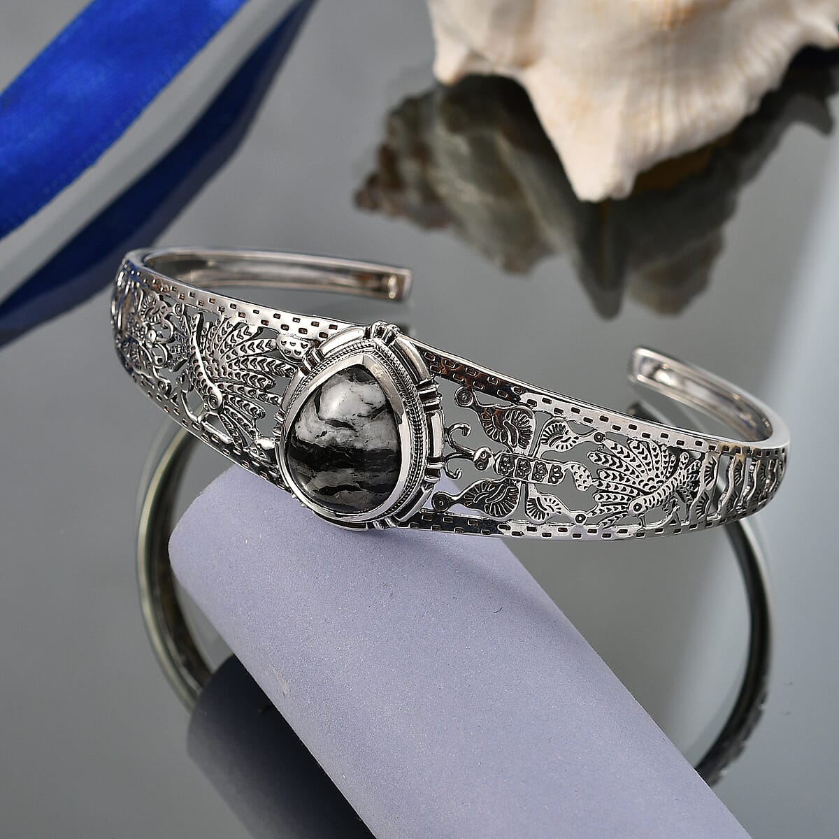 D'Joy Artisan Crafted Premium White Buffalo 8.60 ctw Cuff Bangle Bracelet in Sterling Silver (7.25 In) image number 1