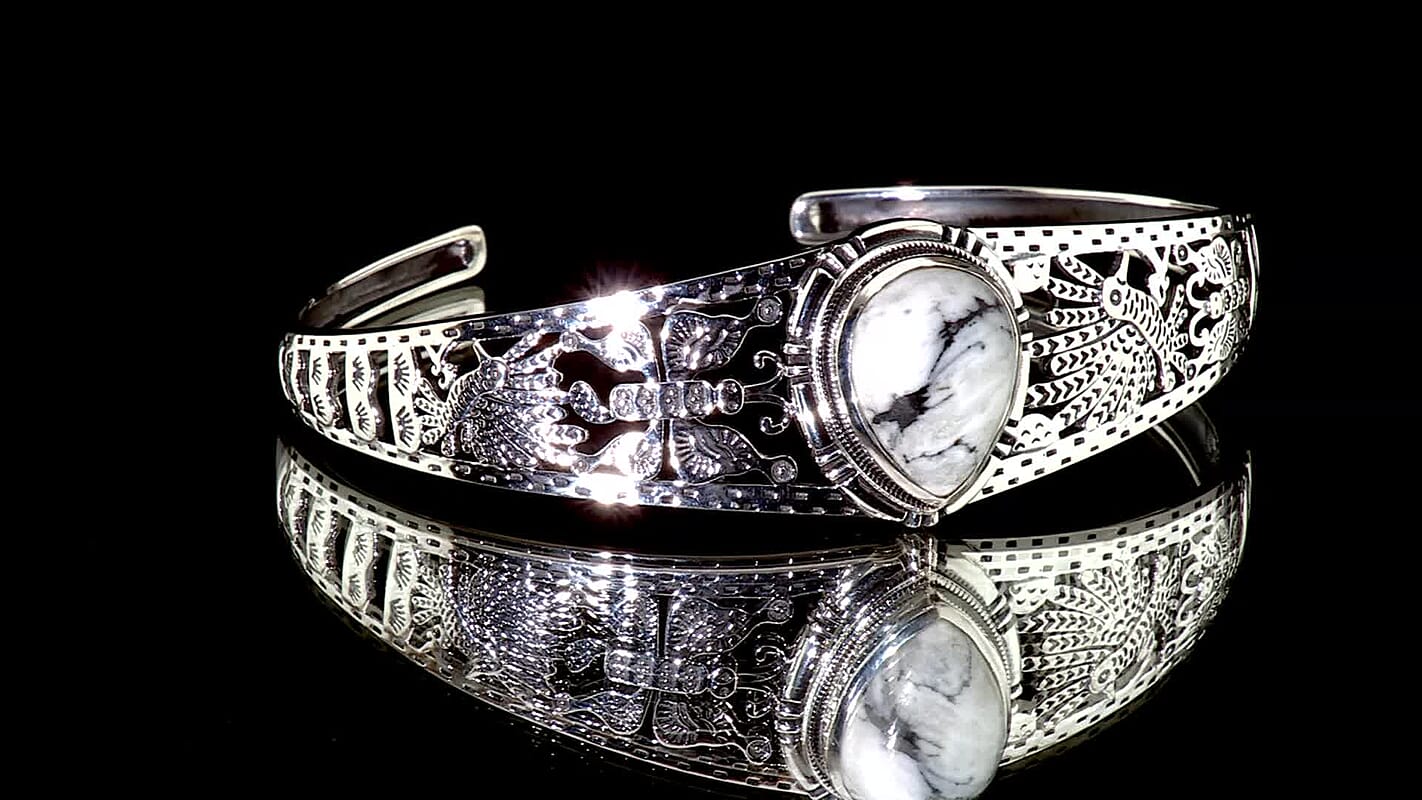 D'Joy Artisan Crafted Premium White Buffalo 8.60 ctw Cuff Bangle Bracelet in Sterling Silver (7.25 In)