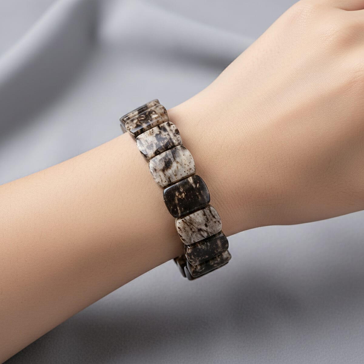 Moss Quartz 96.95 ctw Stretch Bracelet (6.00 In) image number 2