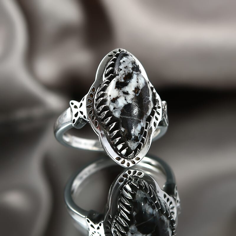 D'Joy Artisan Crafted Premium White Buffalo 4.60 ctw Ring in Sterling Silver (Size 6.0)