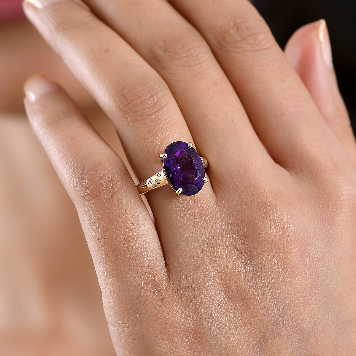 Luxoro Premium Lusaka Amethyst and Diamond I2 5.70 ctw Ring in 10K Yellow Gold (Size 6.0) image number 2