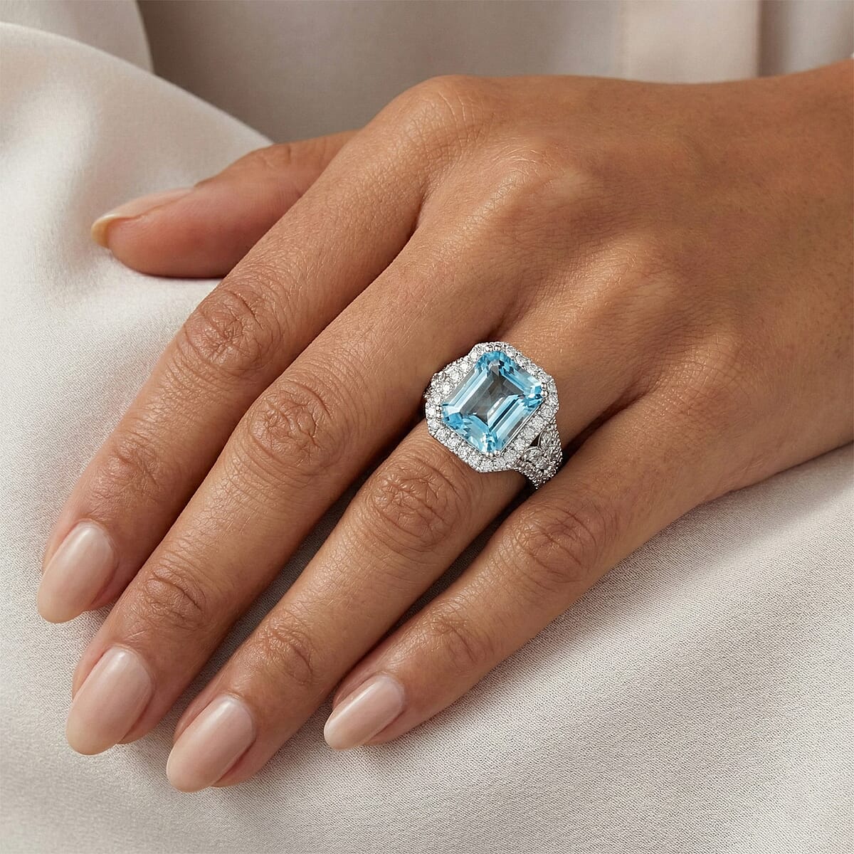 Chairman Collection Certified & Appraised Rhapsody AAAA Santa Maria Aquamarine and E-F VS Diamond 6.47 ctw Ring in 950 Platinum (Size 7.0) 11.76 Grams image number 2
