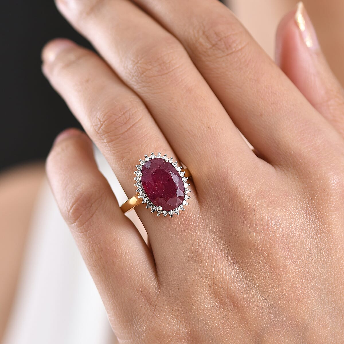 Premium Niassa Ruby (FF) and Luxuriant Lab Grown Diamond G-H SI 8.00 ctw Halo Ring in 18K Vermeil Yellow Gold Over Sterling Silver (Size 18.0) image number 2