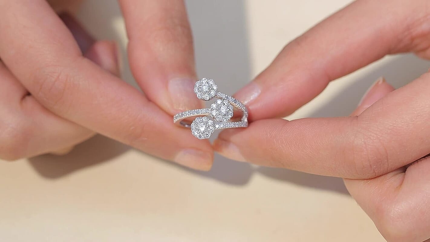 Luxuriant Lab Grown Diamond (G-H, SI) Ring in Rhodium Over Sterling Silver (Size 7.0) 1.00 ctw